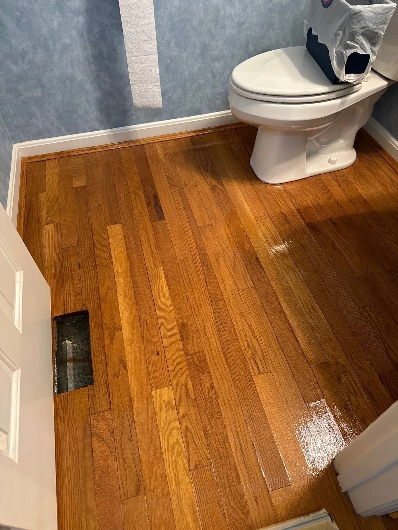 East Cincinnati: Bathroom – after ReCoat Revolution refinishing