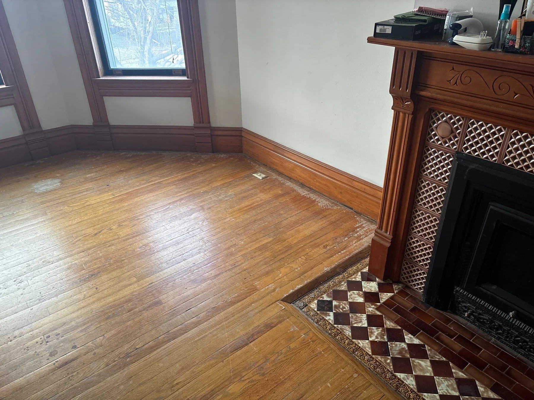 North Des Moines: Fireplace – before refinishing