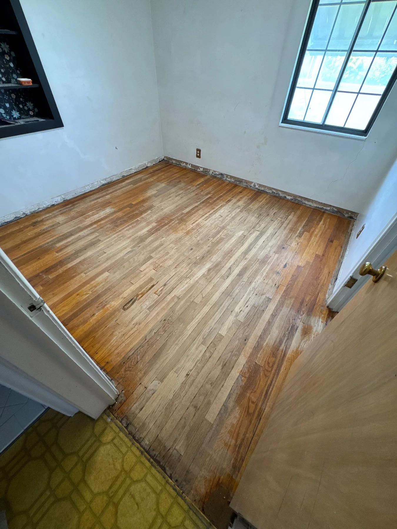 Salt Lake City: Bedroom – before refinishing