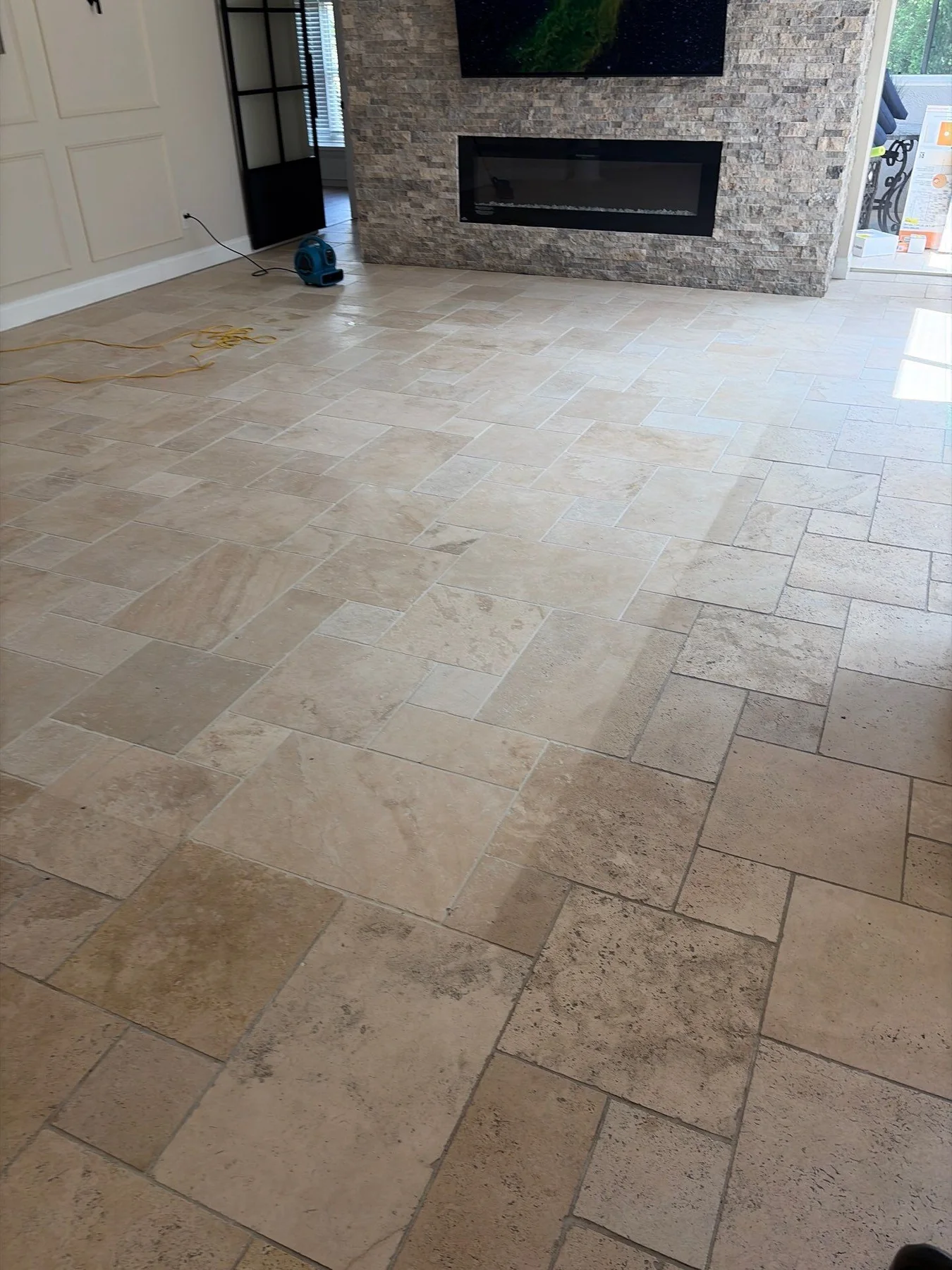 Tampa: Hearth Room – before refinishing