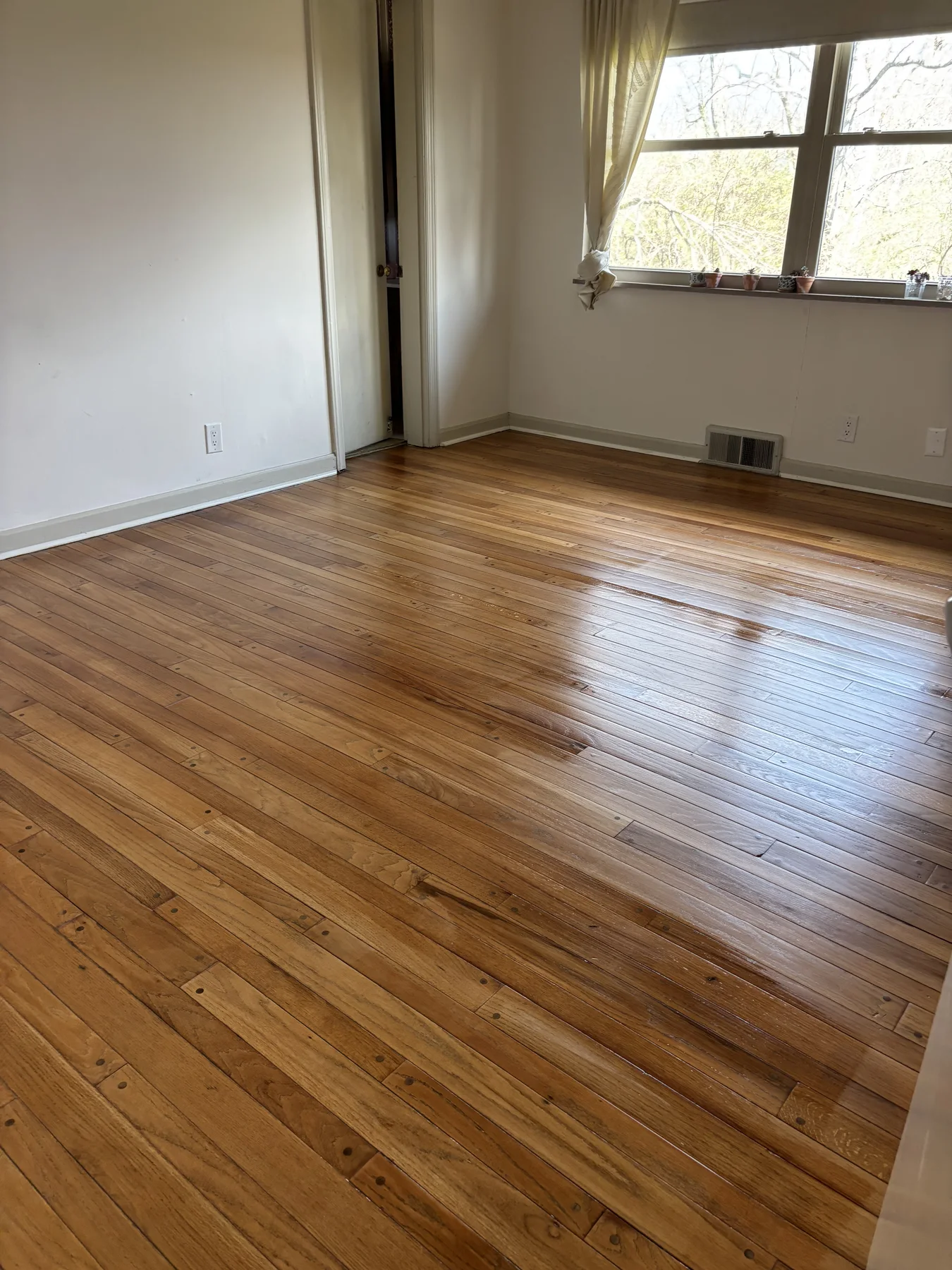 West Cincinnati: Bedroom – after ReCoat Revolution refinishing
