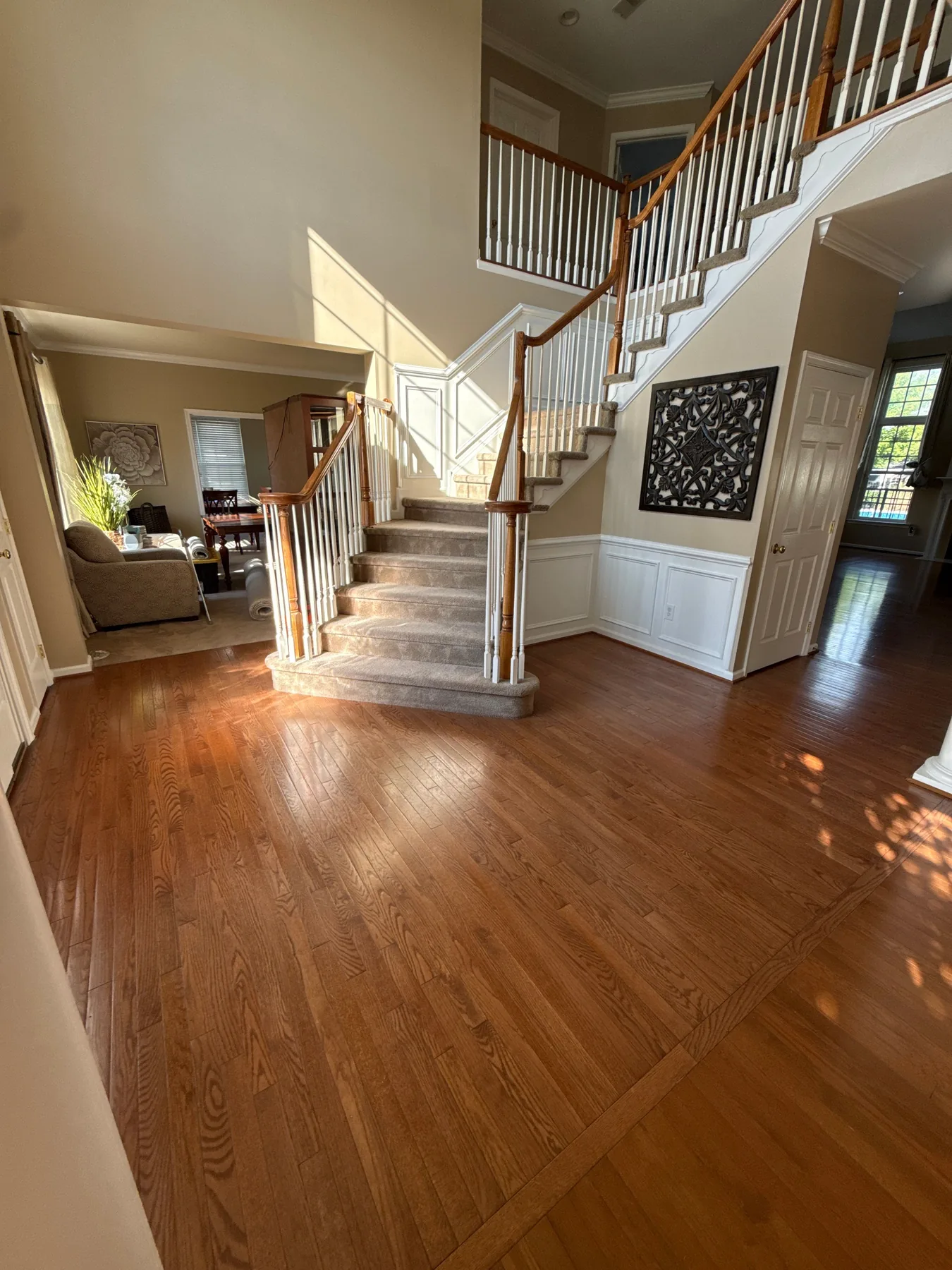 Wilmington: Foyer – before refinishing