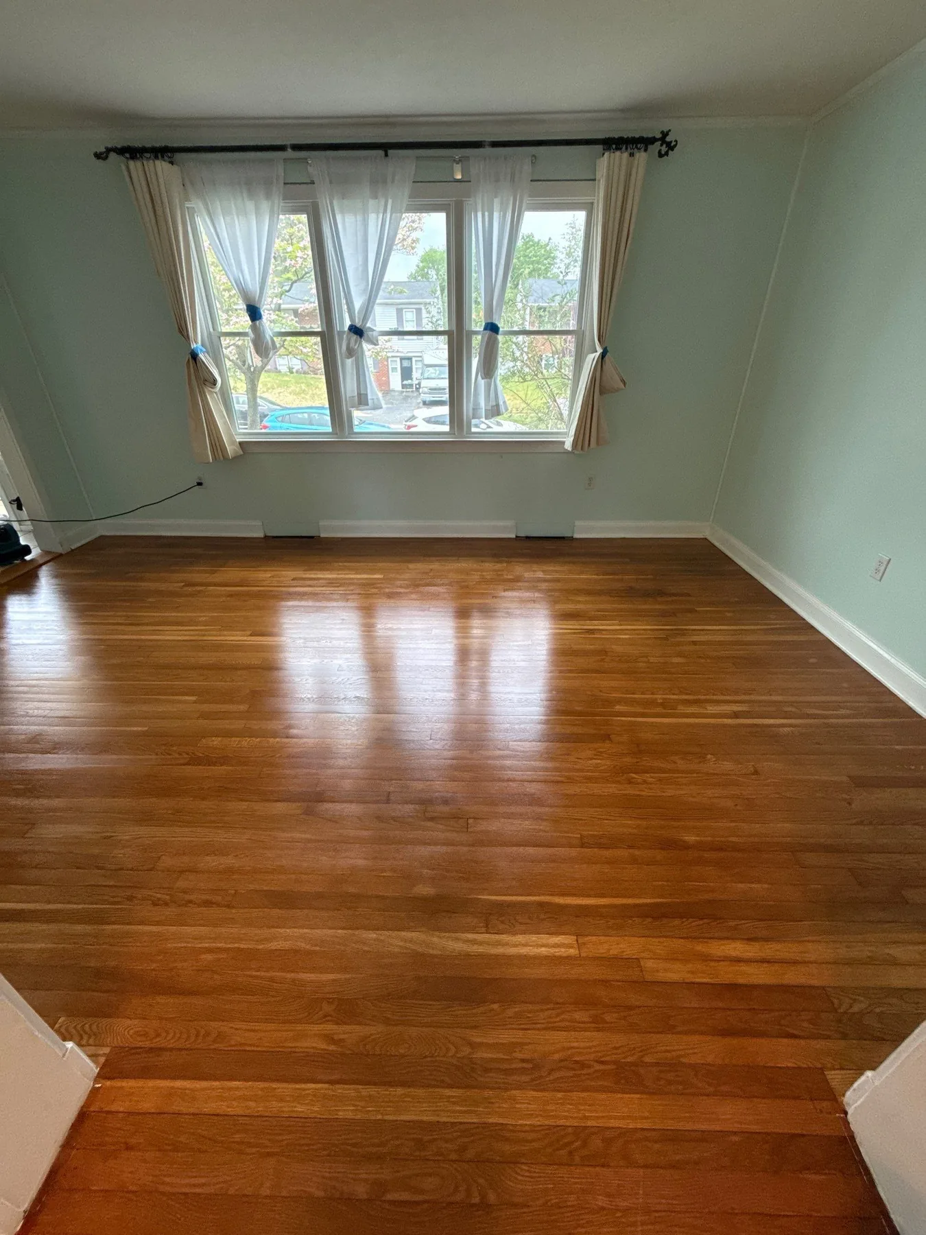 Wilmington: Living Room – after ReCoat Revolution refinishing