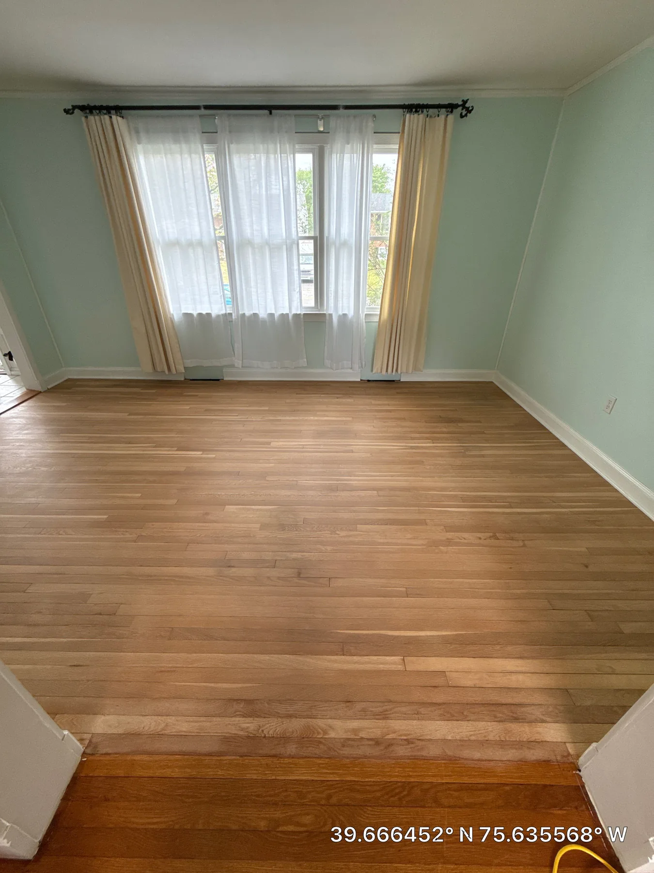 Wilmington: Living Room – before refinishing