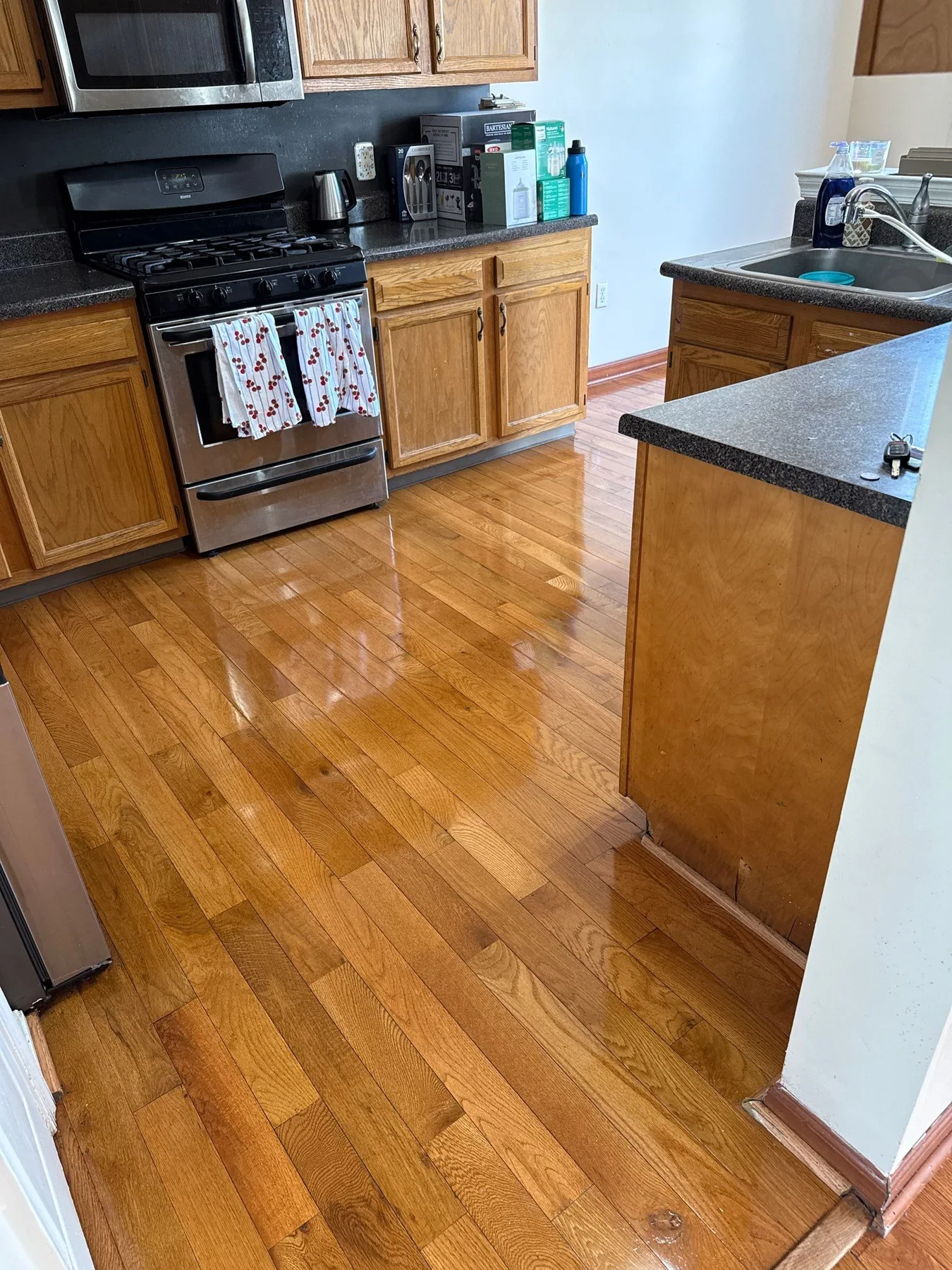 Wilmington: Kitchen – after ReCoat Revolution refinishing